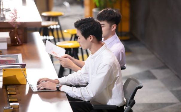 简化流程，便捷代办营业执照为创业者提供便利